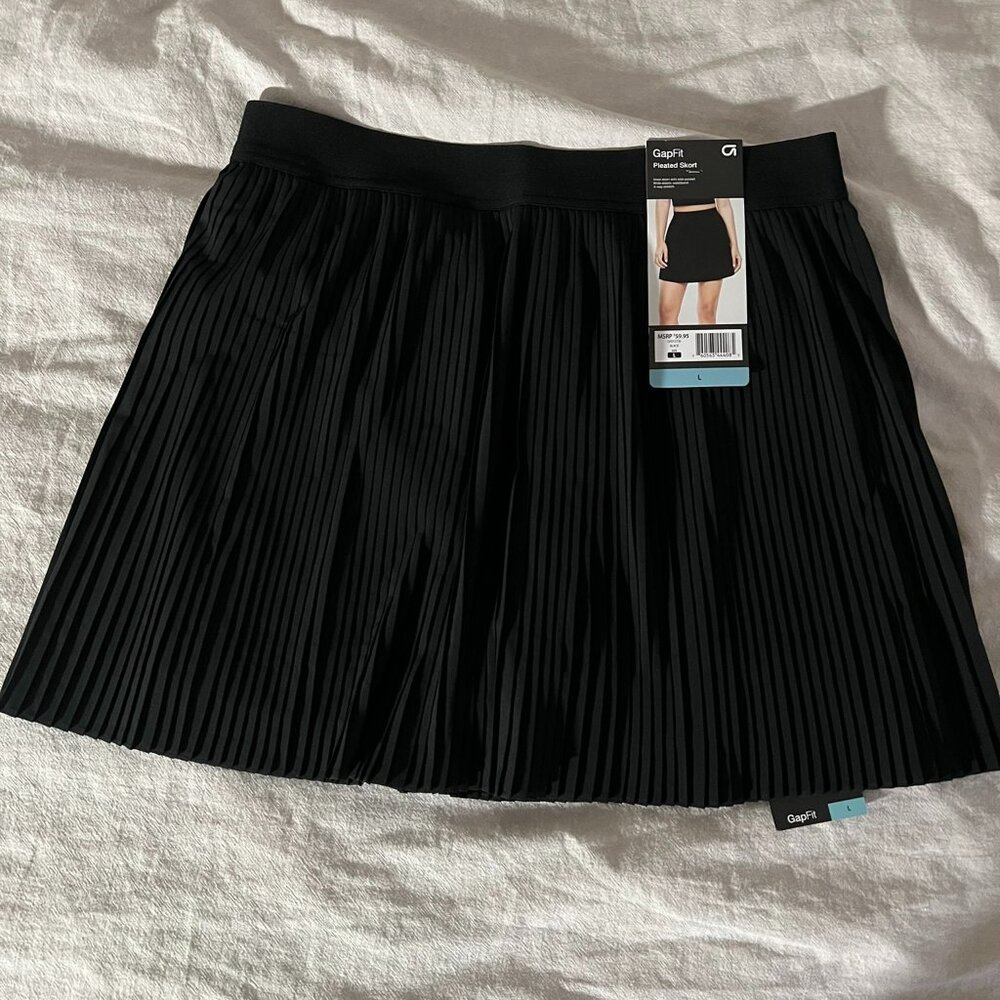 Large Gap Black Pleated Short